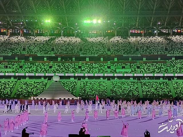 همه چیز درباره مراسم افتتاحیه المپیک ۲۰۲۰/ از حضور پرتعداد آمریکایی ها تا ورزشکار تونگایی که برهنه به ورزشگاه آمد/ کاروان ورزشی ایران با همان لباس قبلی رژه رفت/ عکس و ویدئو